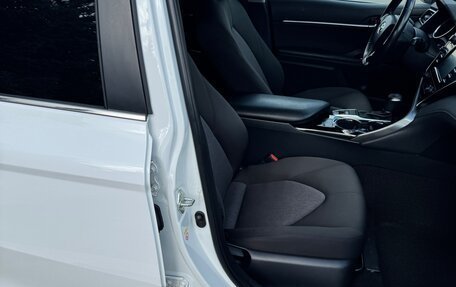 Toyota Camry, 2018 год, 2 650 000 рублей, 13 фотография