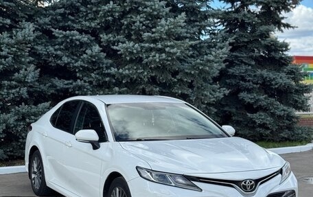 Toyota Camry, 2018 год, 2 650 000 рублей, 3 фотография