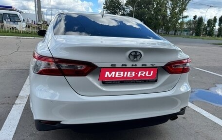 Toyota Camry, 2018 год, 2 650 000 рублей, 10 фотография