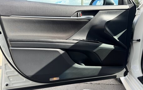 Toyota Camry, 2018 год, 2 650 000 рублей, 16 фотография