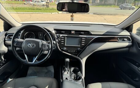 Toyota Camry, 2018 год, 2 650 000 рублей, 18 фотография