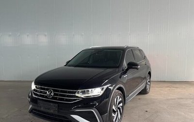 Volkswagen Tiguan II, 2023 год, 2 700 000 рублей, 1 фотография