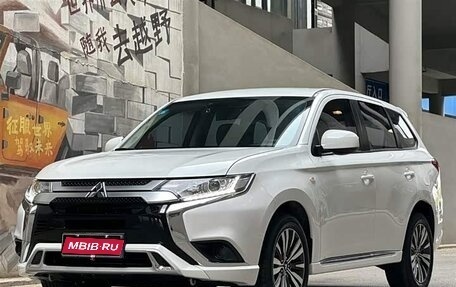 Mitsubishi Outlander III рестайлинг 3, 2022 год, 1 720 000 рублей, 1 фотография