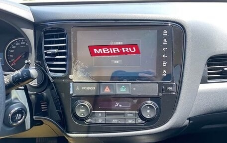 Mitsubishi Outlander III рестайлинг 3, 2022 год, 1 700 000 рублей, 12 фотография