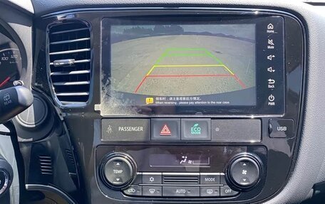 Mitsubishi Outlander III рестайлинг 3, 2022 год, 1 700 000 рублей, 13 фотография