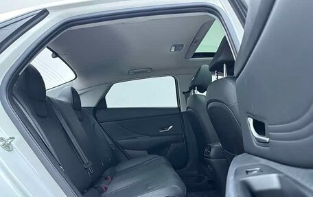 Hyundai Elantra, 2023 год, 1 560 000 рублей, 18 фотография