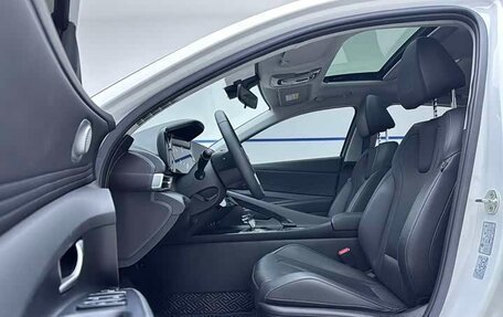 Hyundai Elantra, 2023 год, 1 560 000 рублей, 15 фотография