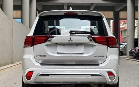 Mitsubishi Outlander III рестайлинг 3, 2022 год, 1 720 000 рублей, 5 фотография
