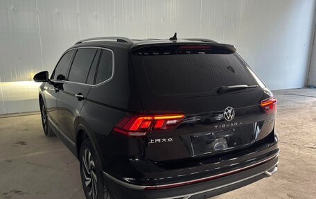 Volkswagen Tiguan II, 2023 год, 2 700 000 рублей, 4 фотография
