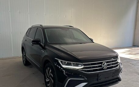 Volkswagen Tiguan II, 2023 год, 2 700 000 рублей, 3 фотография