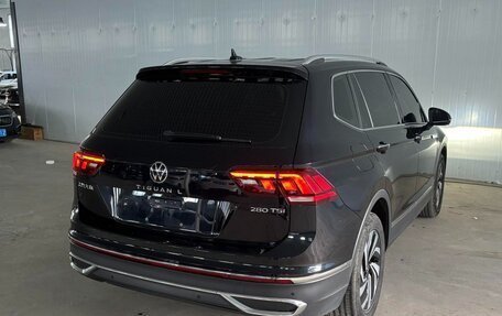 Volkswagen Tiguan II, 2023 год, 2 700 000 рублей, 6 фотография