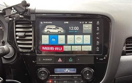 Mitsubishi Outlander III рестайлинг 3, 2022 год, 1 720 000 рублей, 9 фотография