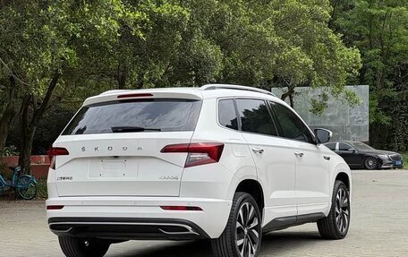 Skoda Karoq I, 2023 год, 1 680 000 рублей, 6 фотография