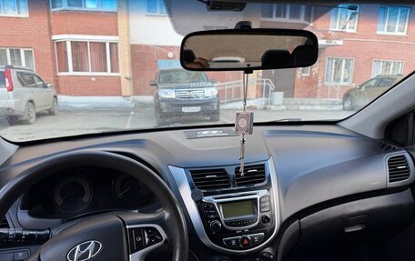 Hyundai Solaris II рестайлинг, 2012 год, 350 000 рублей, 4 фотография