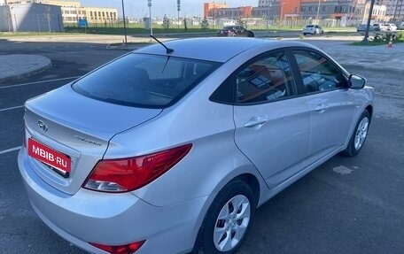 Hyundai Solaris II рестайлинг, 2015 год, 860 000 рублей, 3 фотография