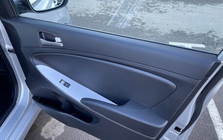 Hyundai Solaris II рестайлинг, 2015 год, 860 000 рублей, 15 фотография