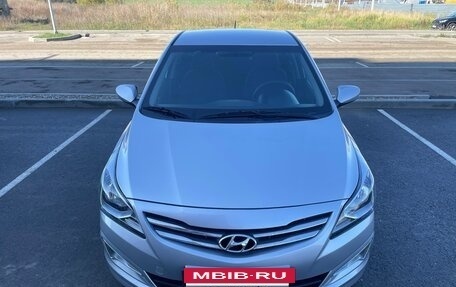 Hyundai Solaris II рестайлинг, 2015 год, 860 000 рублей, 28 фотография