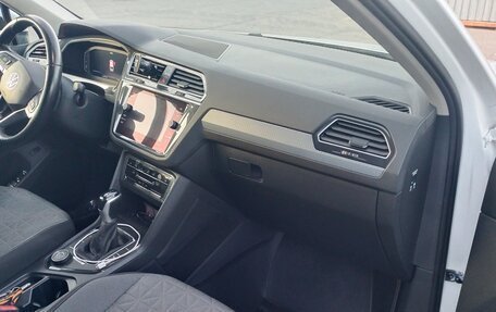 Volkswagen Tiguan II, 2021 год, 2 800 000 рублей, 1 фотография