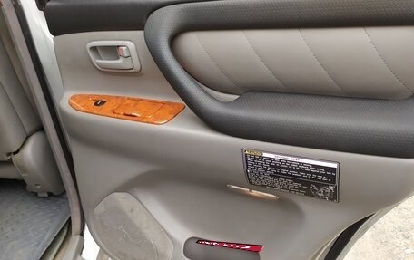 Toyota Land Cruiser 100 рестайлинг 2, 2006 год, 3 500 000 рублей, 18 фотография
