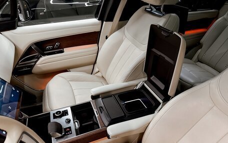 Land Rover Range Rover IV рестайлинг, 2022 год, 18 700 000 рублей, 11 фотография