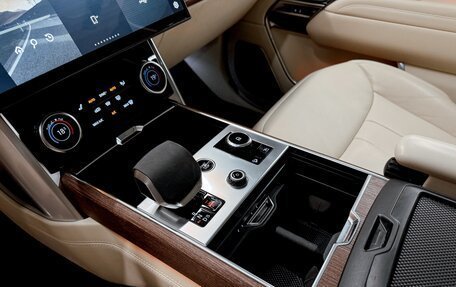 Land Rover Range Rover IV рестайлинг, 2022 год, 18 700 000 рублей, 10 фотография