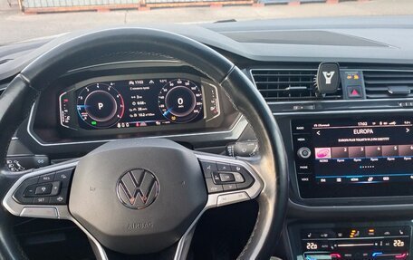 Volkswagen Tiguan II, 2021 год, 2 800 000 рублей, 2 фотография