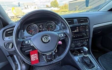 Volkswagen Golf VII рестайлинг, 2018 год, 1 900 000 рублей, 10 фотография