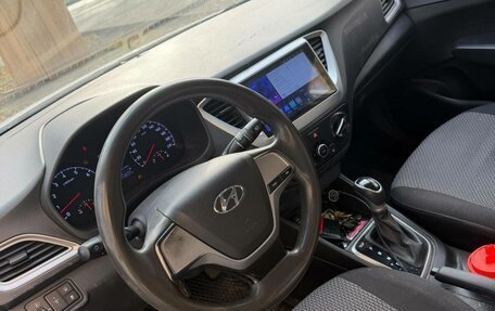 Hyundai Solaris II рестайлинг, 2019 год, 850 000 рублей, 4 фотография