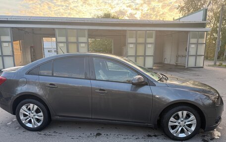 Chevrolet Cruze II, 2010 год, 720 000 рублей, 4 фотография