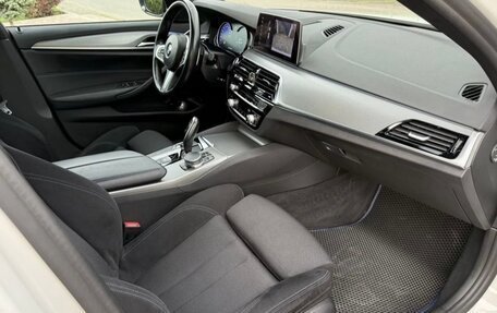 BMW 5 серия, 2019 год, 4 050 000 рублей, 14 фотография