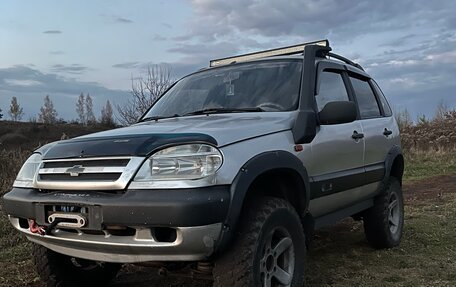 Chevrolet Niva I рестайлинг, 2004 год, 495 000 рублей, 2 фотография