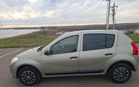 Renault Sandero I, 2013 год, 400 000 рублей, 2 фотография