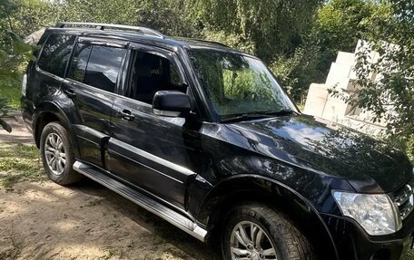 Mitsubishi Pajero IV рестайлинг 2, 2011 год, 1 750 000 рублей, 3 фотография