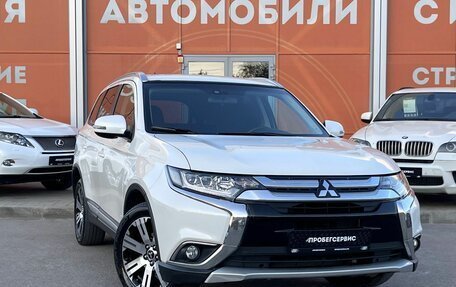Mitsubishi Outlander III рестайлинг 3, 2016 год, 1 390 000 рублей, 3 фотография