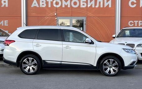 Mitsubishi Outlander III рестайлинг 3, 2016 год, 1 390 000 рублей, 4 фотография