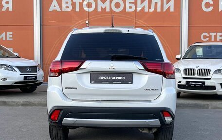 Mitsubishi Outlander III рестайлинг 3, 2016 год, 1 390 000 рублей, 6 фотография