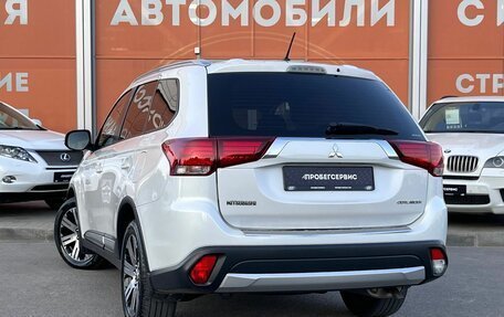 Mitsubishi Outlander III рестайлинг 3, 2016 год, 1 390 000 рублей, 7 фотография