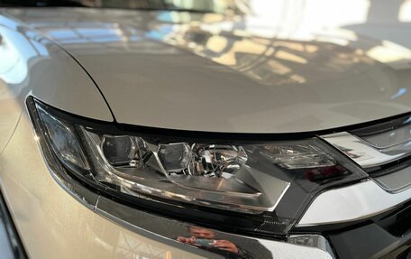 Mitsubishi Outlander III рестайлинг 3, 2016 год, 1 390 000 рублей, 9 фотография