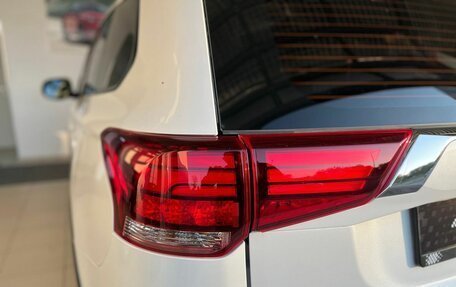 Mitsubishi Outlander III рестайлинг 3, 2016 год, 1 390 000 рублей, 10 фотография