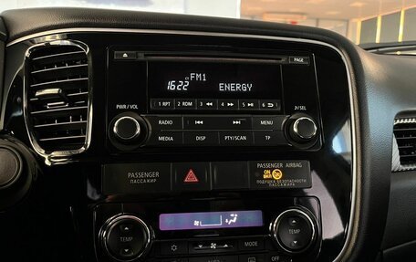 Mitsubishi Outlander III рестайлинг 3, 2016 год, 1 390 000 рублей, 16 фотография