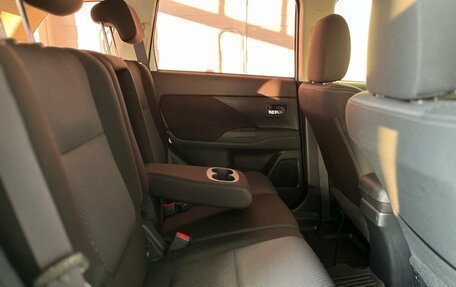 Mitsubishi Outlander III рестайлинг 3, 2016 год, 1 390 000 рублей, 25 фотография