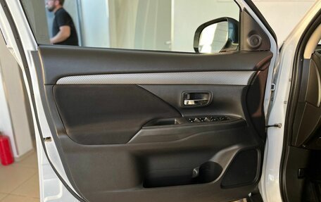 Mitsubishi Outlander III рестайлинг 3, 2016 год, 1 390 000 рублей, 22 фотография