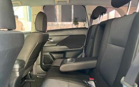 Mitsubishi Outlander III рестайлинг 3, 2016 год, 1 390 000 рублей, 24 фотография