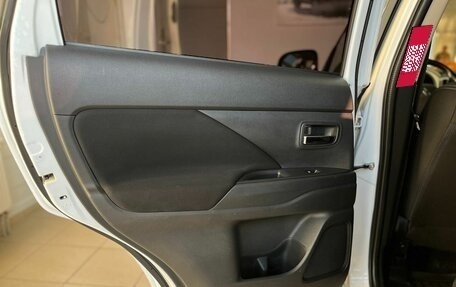 Mitsubishi Outlander III рестайлинг 3, 2016 год, 1 390 000 рублей, 26 фотография