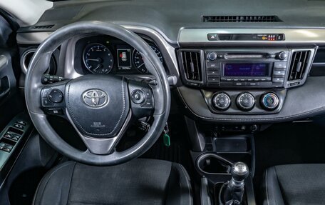 Toyota RAV4, 2016 год, 2 350 000 рублей, 6 фотография