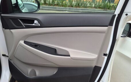 Hyundai Tucson III, 2017 год, 2 300 000 рублей, 28 фотография