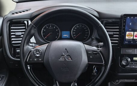Mitsubishi Outlander III рестайлинг 3, 2015 год, 1 699 000 рублей, 7 фотография