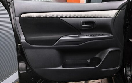 Mitsubishi Outlander III рестайлинг 3, 2015 год, 1 699 000 рублей, 11 фотография
