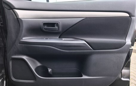 Mitsubishi Outlander III рестайлинг 3, 2015 год, 1 699 000 рублей, 13 фотография