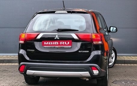 Mitsubishi Outlander III рестайлинг 3, 2015 год, 1 699 000 рублей, 4 фотография